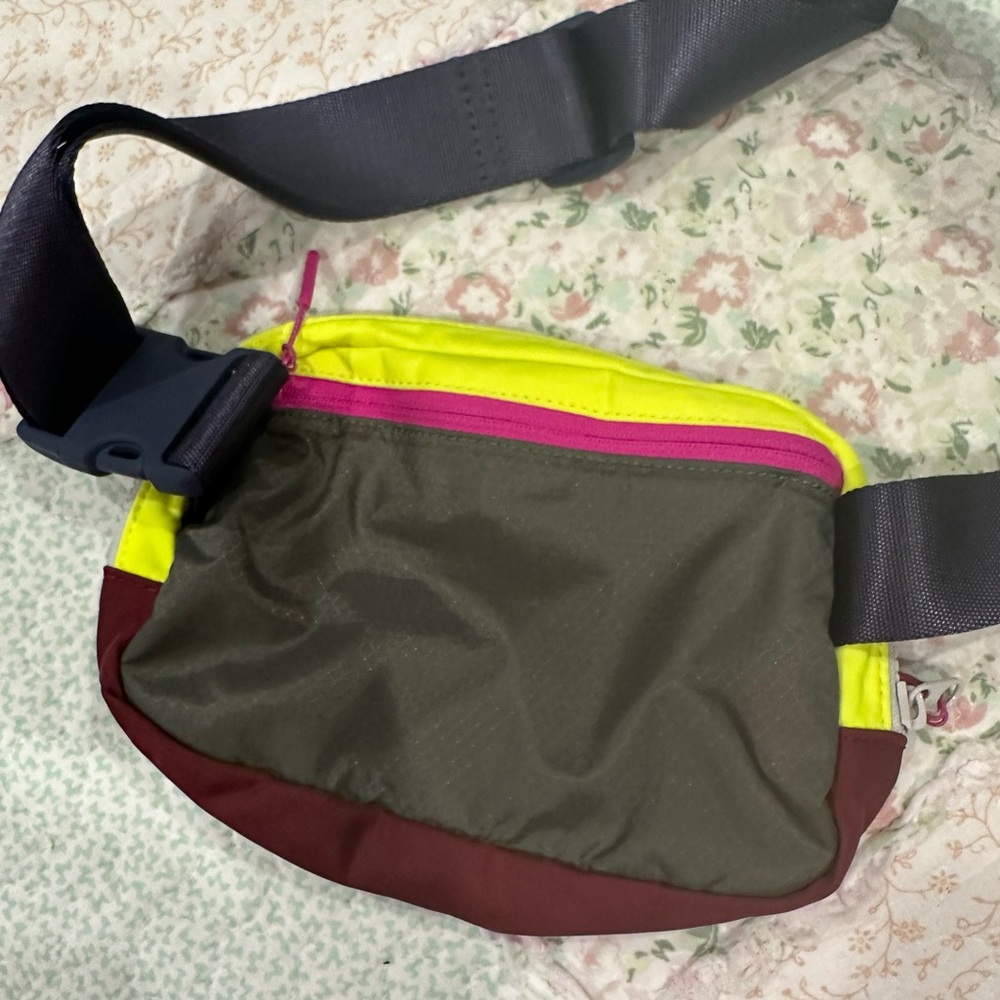 neon green lulu lemon every where belt bag - Picture 2 of 2